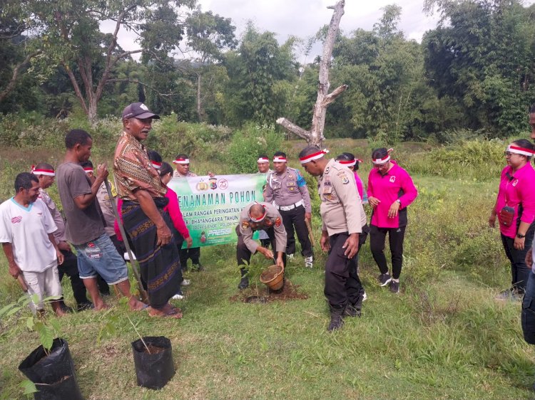 Polsek Detusoko Bersama Bhayangkari Melaksanakan Kegiatan Penanaman Pohon Dan Ketahanan Pangan