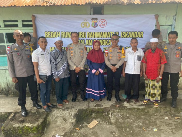 Hari Bhayangkara ke-78, Kapolres Ende Bedah Rumah Ibu Rahmawati yang di Tinggal Pergi oleh Suaminya