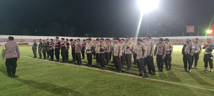 Gabungan Personil Polres Ende Amankan Turnamen Sepakbola Askab Ende Cup U-23