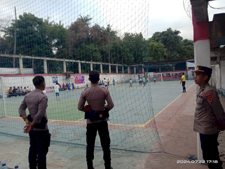 Demi Terciptanya Situasi yang Aman dan Kondusif, Personil Polres Ende Lakukan Pengamanan Turnamen Futsal The Force Hermione Ende Cup