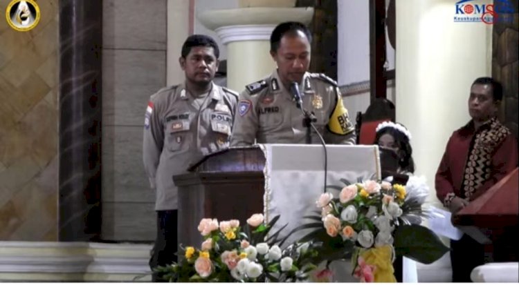 Bhabinkamtibmas Potulando Beri Imbauan Kamtibmas  bagi Peserta Penerima Komuni Suci Pertama di Gereja Katedral Ende