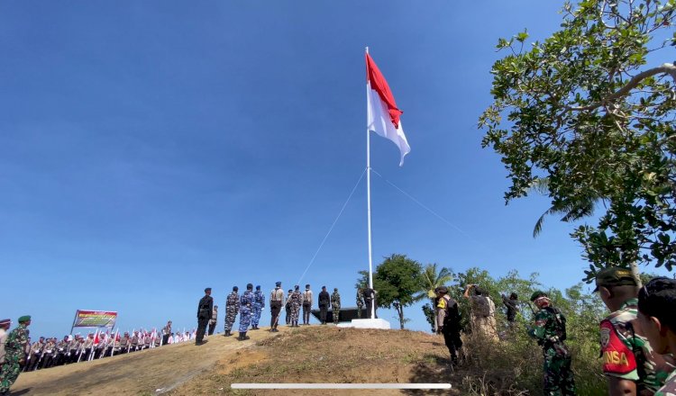 Tingkatkan Jiwa Nasionalisme dan Patriotisme, Polres Ende Kibarkan Bendera Merah Putih di Puncak Bukit Kezimara