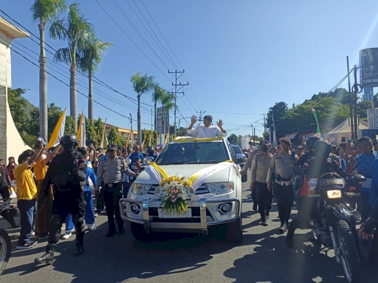 Pastikan Keamanan, Gabungan Personil Polres Ende Amankan Kegiatan Penjemputan Uskup Agung Ende di Bandara H. Hasan Aerobosman Ende