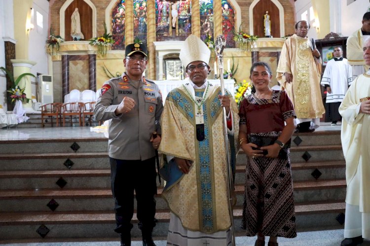 Berkunjung ke Ende, Kapolda NTT Hadiri Misa Pentahbisan Uskup Agung Ende Mgr. Paulus Budi Kleden, SVD