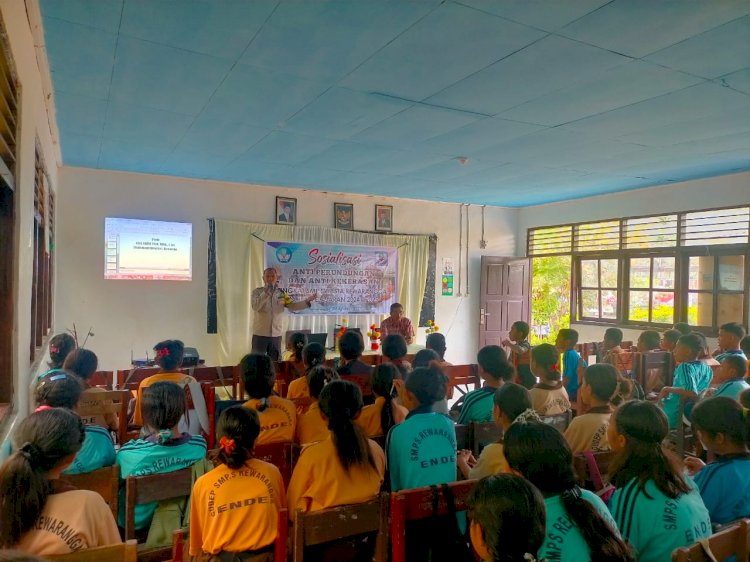 Aipda Yahya Berikan Sosialisasi Anti Kekerasan dan Anti Perundungan di SMP Swasta Rewarangga