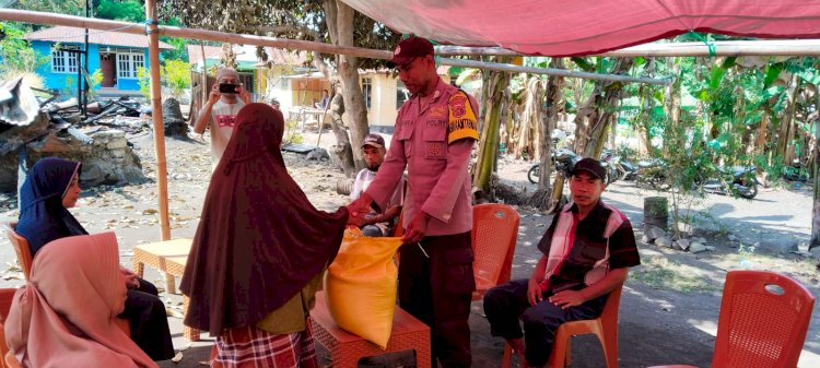 Bhabinkamtibmas Bripka Hamka Peduli Korban Kebakaran Rumah Di Arubara