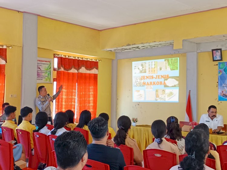 Bhabinkamtibmas Kelurahan Onekore Dan Lurah Onekore Berikan Sosialisasi Kepada Pelajar Terkait Pencegahan Penyalah Gunaan Narkoba