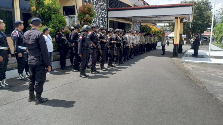 Apel Siaga Gabungan Personel Polres Ende Siap Amankan Tahapan Kampanye Pilkada Ops Mantap Praja Turangga 2024