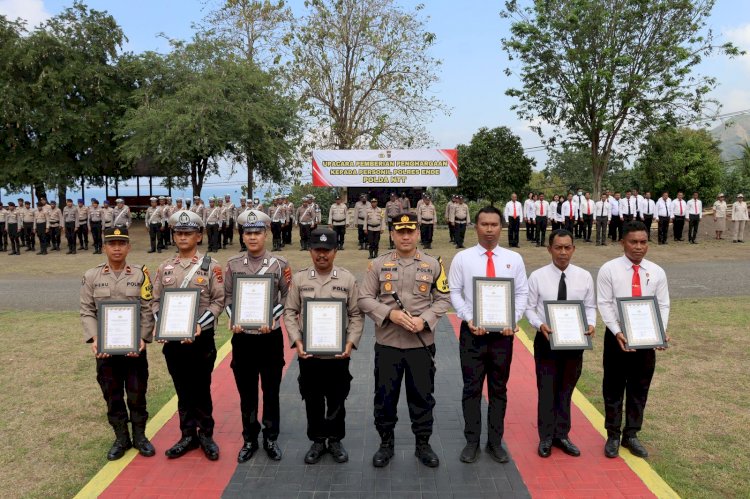 Berprestasi di Bidangnya, 7 Perwakilan Personel Polres Ende Dapat Penghargaan dari Kapolres