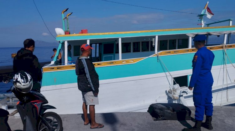 Satpolairud Polres Ende Sampaikan Pesan Kamtibmas Kepada Warga di Pesisir Pantai Mbongawani