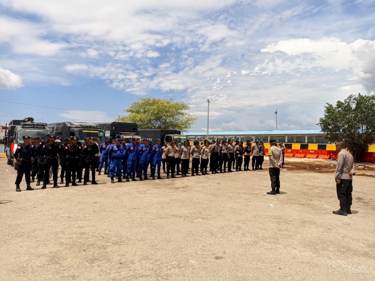 Karoops Polda NTT Lepas 117 Personel BKO untuk  Bantu Penanganan Korban Erupsi Gunung Lewotobi