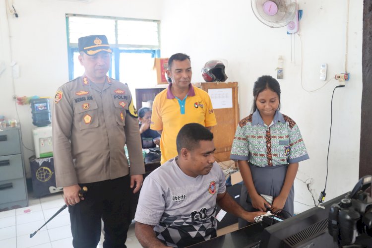 Gerak Cepat Polres Ende Bantu Proses Perekaman E-KTP