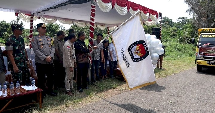 Kapolres Ende Bersama Forkopimda dengan Resmi Melepas Pendropingan Logistik Pilkada Tahun 2024 dari Gudang Logistik KPU Ende