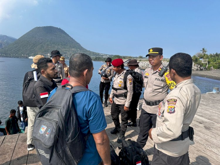 3 PPS Wilayah Kecamatan Ndona Belum Bisa Ditempuh Dengan Jalur Darat, Kapolsek Ndona : Kita Kawal Lewat Jalur Laut