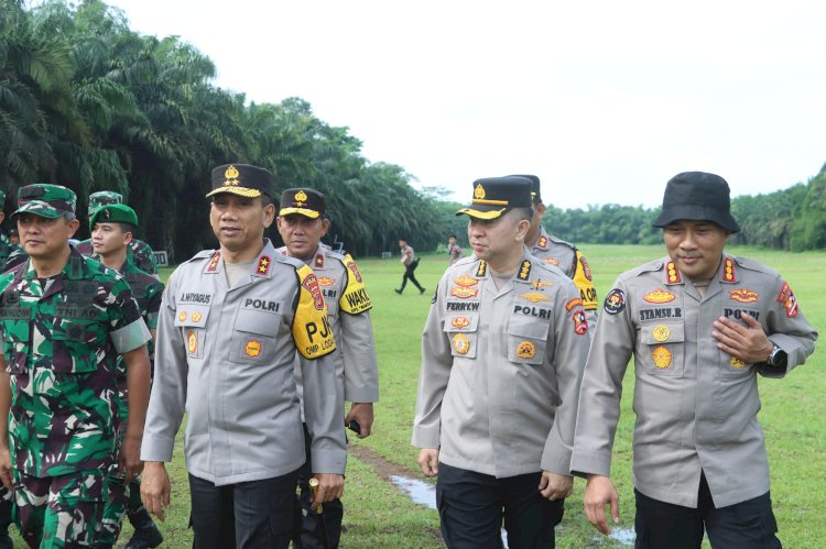 Kapolda Jabar Tinjau  Lokasi Bencana di Sukabumi dan Salurkan Bantuan