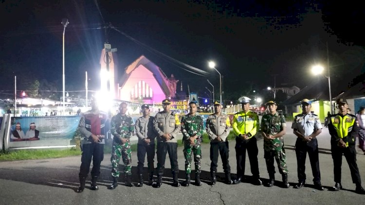 Ratusan Personel Gabungan TNI, Polri dan Instansi Terkait Amankan Jalannya Ibadah Misa Malam Natal