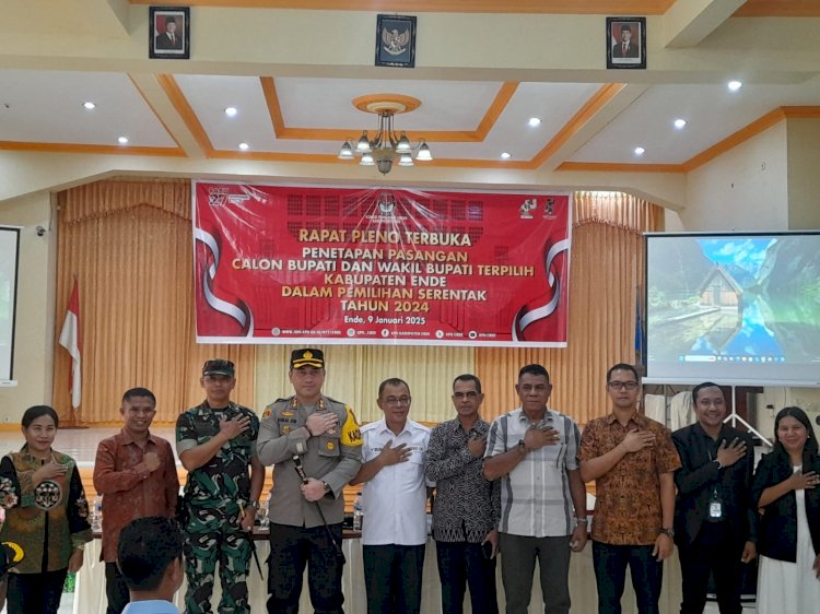 Ratusan Personil Polres Ende Amankan Jalannya Rapat Pleno Terbuka Penetapan Pasangan Calon Terpilih Bupati Dan Wakil Bupati Kabupaten Ende