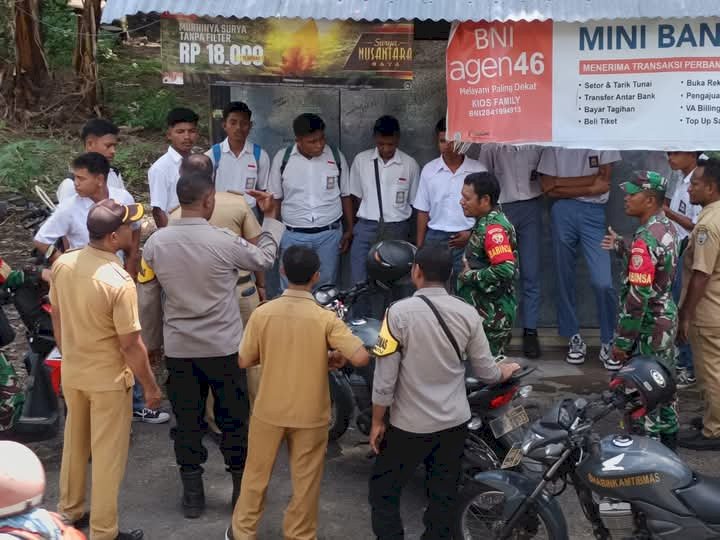 Kolaborasi Pemerintah Kecamatan Ende Tengah, TNI Dan Polri Gelar Operasi Penertiban Pelajar di Luar Jam Sekolah