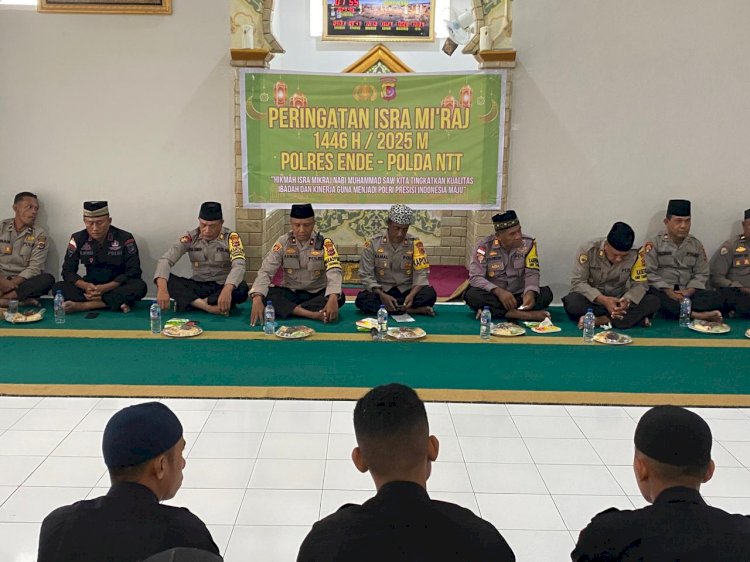 Polres Ende Adakan Peringatan Isra Mi'raj 1446 H Tahun 2025 dengan Berbagi Bingkisan Kepada Anak Yatim Polri