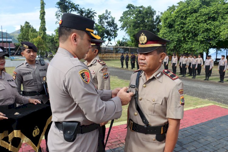 Serah Terima Jabatan Kapolsek Detusoko, Kapolres Ende: Pengalaman Jadikan Pelajaran Berharga Ditempat Tugas yang Baru