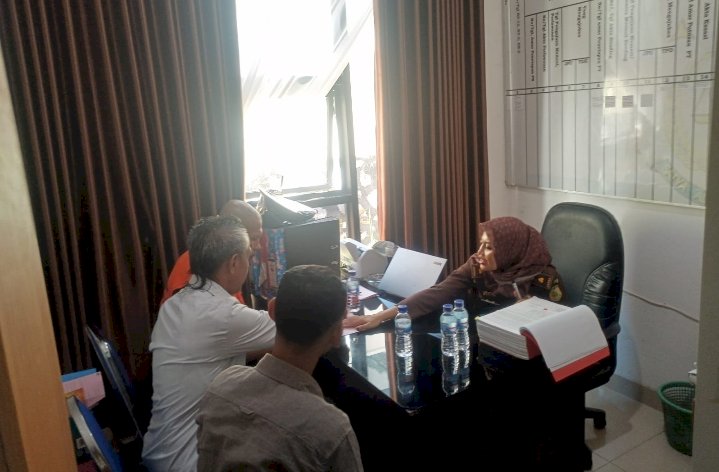 Berkas Perkara Dugaan Tindak Pidana Korupsi Dinyatakan Lengkap, Penyidik Satreskrim Polres Ende  Serahkan  Tersangka CS alias J Berikut Barang Bukti Ke Jaksa Penuntut Umum