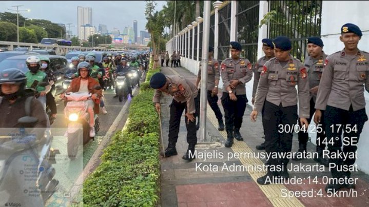 Brimob Polda Metro Sisir Sejumlah Titik Sekitar Komplek DPR/MPR