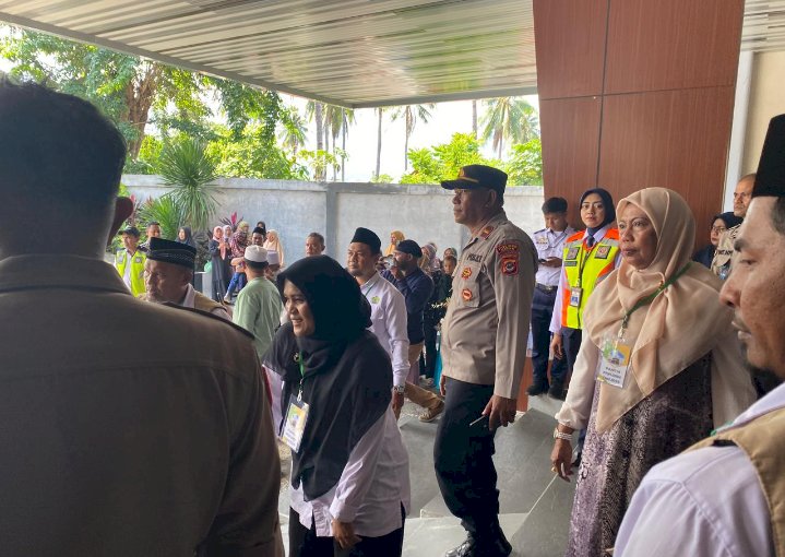Polres Ende Amankan Kegiatan Pemberangkatan Jamaah Calon Haji Kabupaten Ende