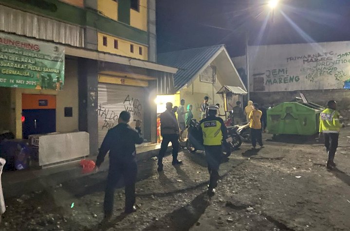 Cegah Gangguan Kamtibmas, Satgas Operasi Pekat Polres Ende Gelar Patroli di Komplek Pasar Dan Pertokoan