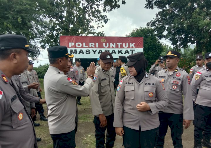 Polres Ende Laksanakan Pengecekan Pemasangan Lambang Merah Putih di Seragam Dinas