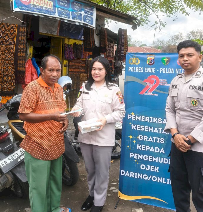 Sambut Hari Bhayangkara ke-79, Polres Ende Polda NTT Gelar Pengobatan Gratis di Pangkalan Ojek Pasar Ende