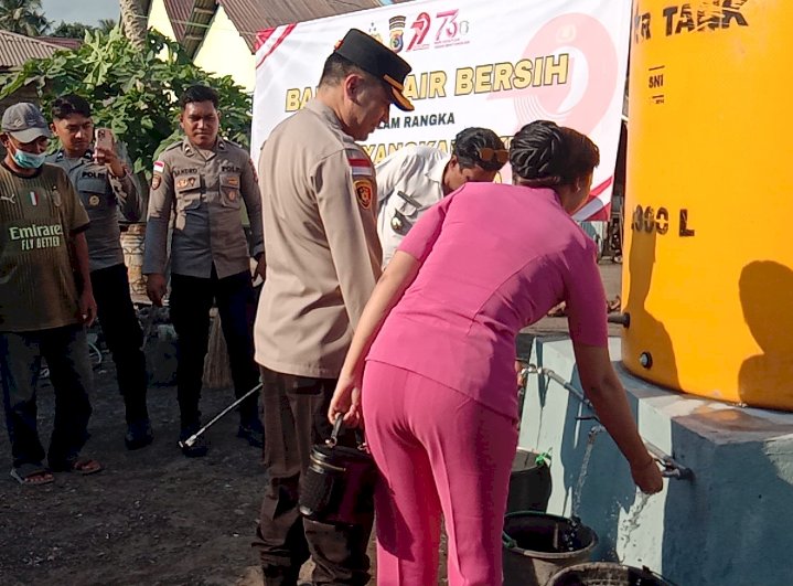 Sambut Hari Bhayangkara ke-79, Polres Ende Polda NTT Salurkan Bantuan Air Bersih
