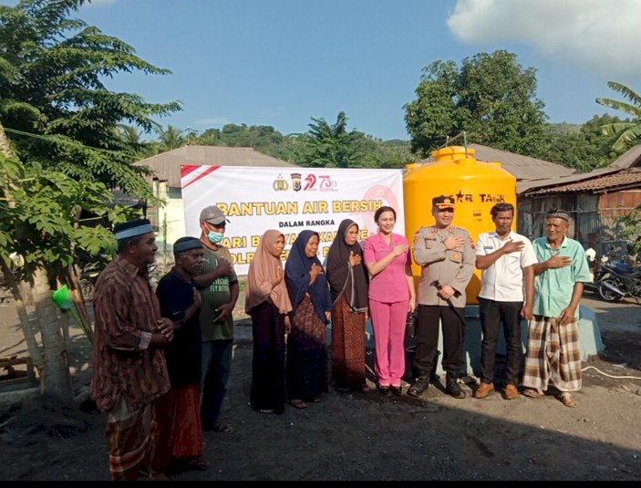 Sambut Hari Bhayangkara ke-79, Polres Ende Polda NTT Salurkan Bantuan Air Bersih