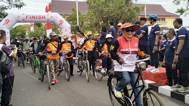 Ribuan Masyarakat dan Ratusan Hadiah Semarak Jalan Sehat dan Sepeda Santai Hari Bhayangkara ke-79 di Polda Kalteng