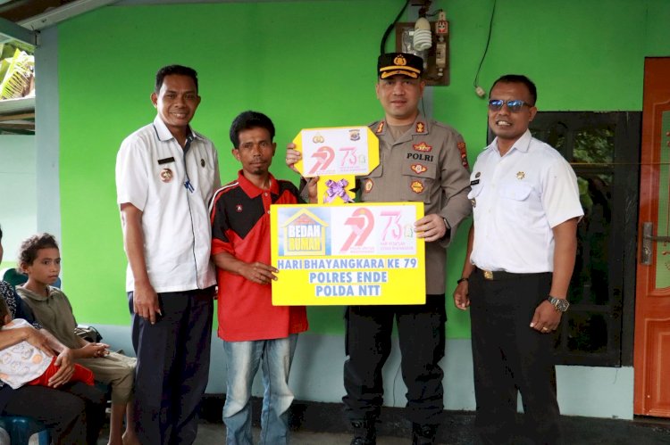 Hari Bhayangkara ke-79, Kapolres Ende Bedah Rumah Bapak Rovinus Bagi Seorang Tukang Ojek Dengan 4 Anak
