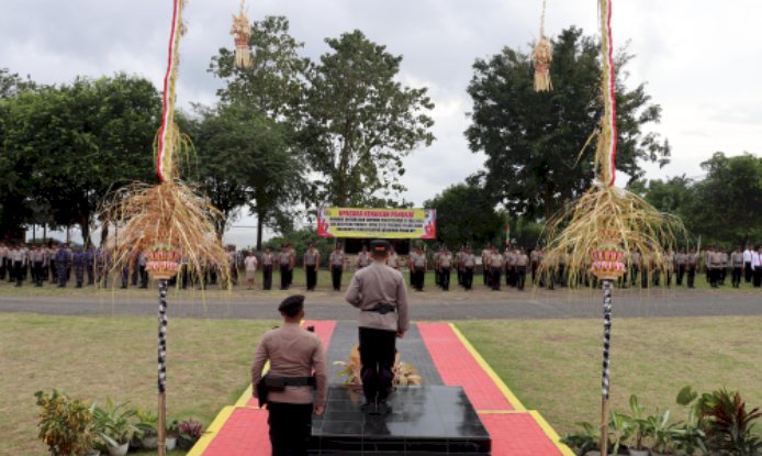 Polres Ende Gelar Upacara Kenaikan Pangkat Personel dan ASN Polri