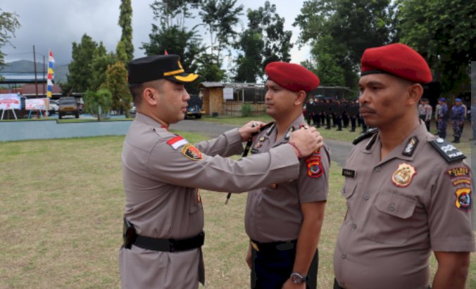 Polres Ende Gelar Upacara Kenaikan Pangkat Personel dan ASN Polri