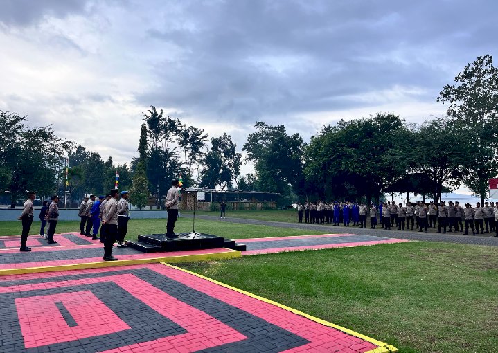 Wakapolres Ende Sosialisasikan Penggunaan Akun Resmi Medsos Polri kepada Personel
