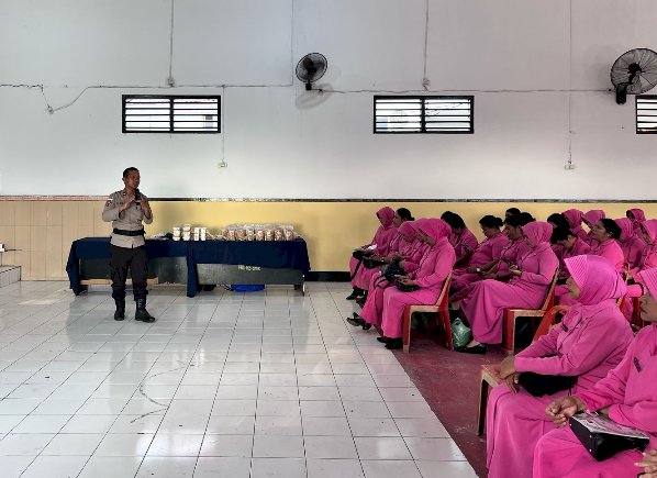 Polres Ende Berikan Sosialisasi Bijak Bermedia Sosial Kepada Anggota Bhayangkari Cabang Ende