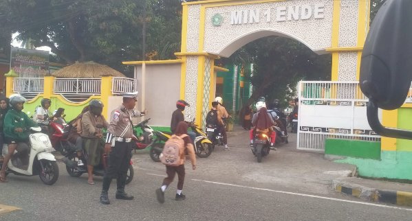 Polri Untuk Masyarakat, Satlantas Polres Ende Komit Kawal Keselamatan Pelajar