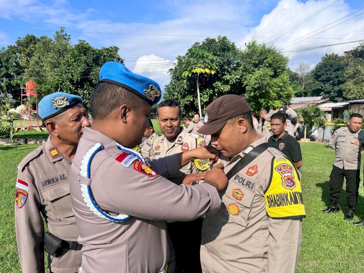 Gelar Opsgaktiblin, Sipropam Polres Ende Cek Sikap Tampang dan Penggunaan Brevet Personel Habis Apel Pagi