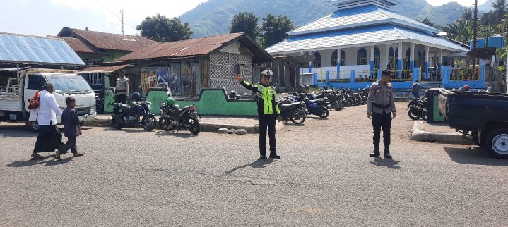 Polres Ende Laksanakan Pengamanan Ibadah Sholat Jum’at, Beri Rasa Aman Kepada Masyarakat