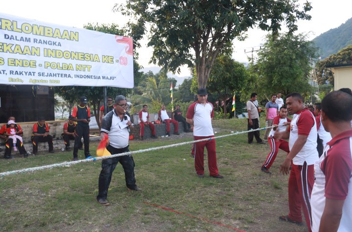 Polres Ende Meriahkan HUT ke-80 RI dengan Beragam Perlombaan