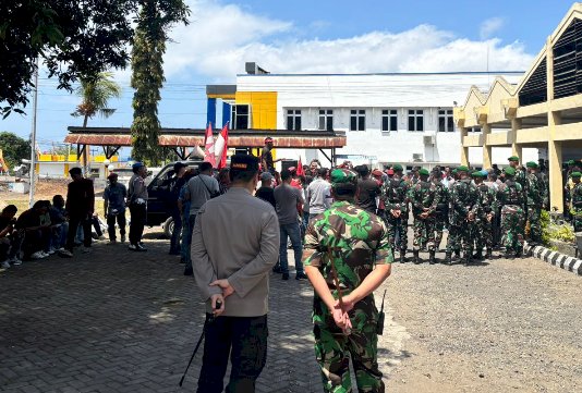 Kapolres Ende dan Dandim 1602 Pimpin Pengamanan Aksi Unjuk Rasa Damai Aliansi Mahasiswa