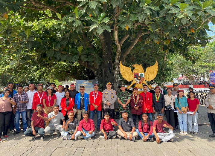 Doa Bersama Petugas dan Mahasiswa, Simbol Kebersamaan Menjaga Demokrasi dan Kedamaian di Ende