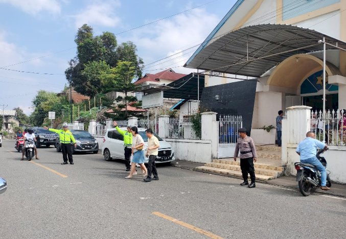 Polres Ende Laksanakan Pengamanan Ibadah Misa Minggu di Sejumlah Gereja