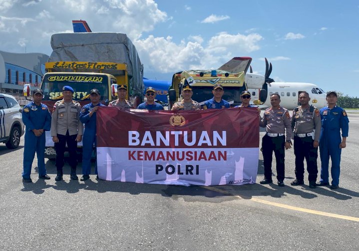 Polri Untuk Masyarakat, Polres Ende Bantu Distribusikan Bantuan Kemanusiaan Polri untuk Korban Banjir di Mauponggo