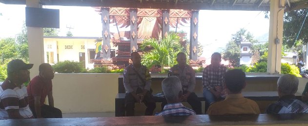 SPKT Polres Ende dan Bhabinkamtibmas Roworena Mediasi Permasalahan Warga, Sepakat Damai