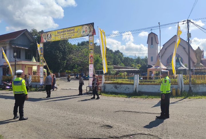 Polres Ende Amankan Misa Perayaan Ekaristi Ziarah OMK Keuskupan Agung Ende