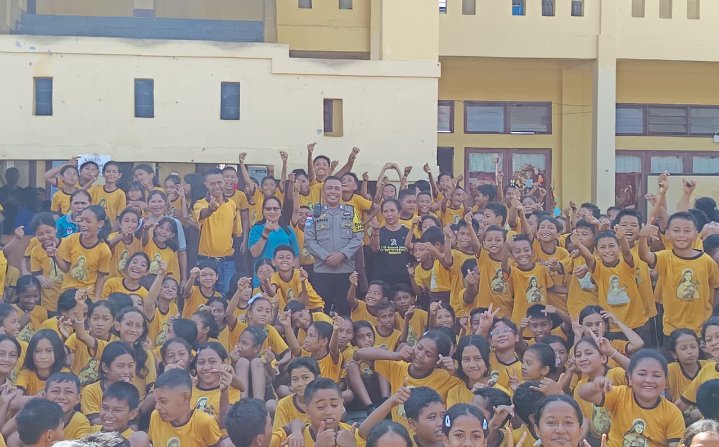 Bhabinkamtibmas Kelurahan Onekore Sosialisasikan Bahaya Perundungan kepada Siswa SDK Ende 3