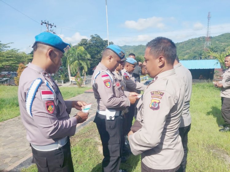 Sipropam Polres Ende Lakukan Penegakan Disiplin di Polsek Jajaran, Awasi Sikap Tampang hingga Kelengkapan Surat Anggota